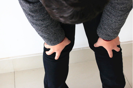 患有皮肤病的人,在患处涂抹石膏,能够起到缓解的作用