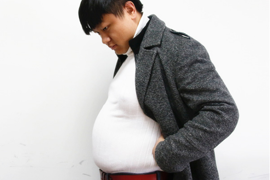 高血压的突出症状，是头痛。血压升高，头部供血会被影响