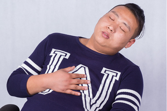 有运动习惯的人,运动的幅度过大,导致身体水分流失较多 有运动习惯的人,运动的幅度过大,导致身体水分流失较多