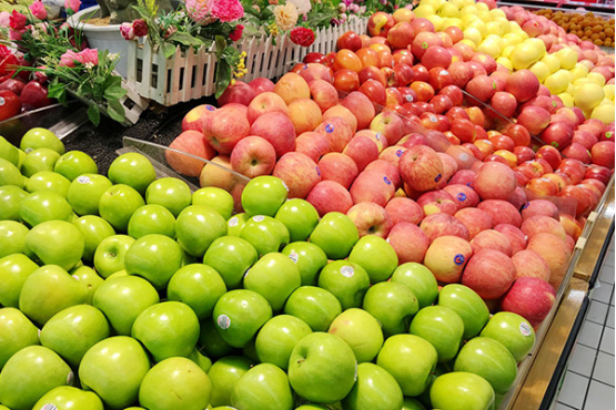梨是一种水分含量很高的水果，梨里面也含有丰富的水溶性纤维素