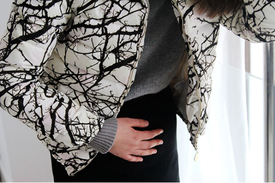 女性尿道疼痛小便刺痛想要缓解，患者可以采取积极治疗的方式