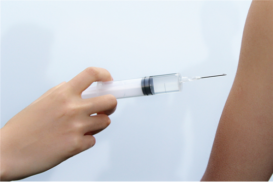 身体局部有开放性骨折的人，需要注射破伤风疫苗