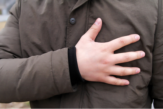 心跳快的人可以适当地服用药物治疗 心跳快的人可以适当地服用药物治疗