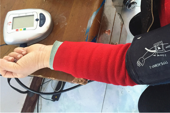 一般在上午测血压，不要刚睡醒就测，最佳时间是等待一到两小时后测量