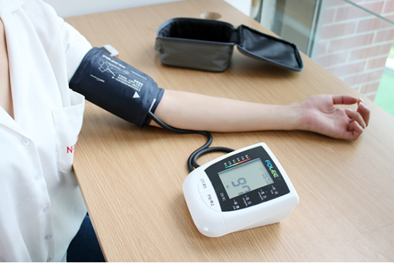 年轻人经常测出的血压是140到90 年轻人经常测出的血压是140到90