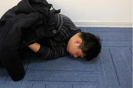 一躺下感觉心脏咚咚跳，是心尖搏动强度增加引起的