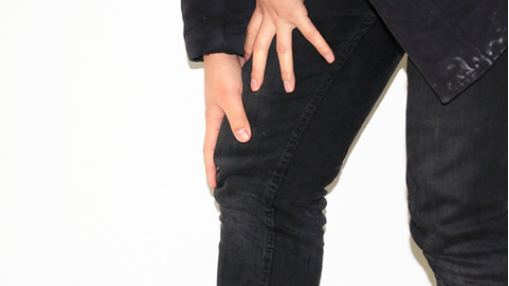 一些简单的拉伸不但可以帮助放松肌肉,对于缓解右腿膝盖疼也有着积极的治疗效果 一些简单的拉伸不但可以帮助放松肌肉,对于缓解右腿膝盖疼也有着积极的治疗效果