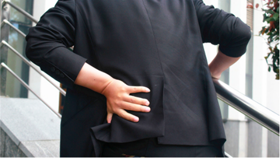 若病人没有其他的不适症状，出现左肾痛，则考虑生理因素造成的