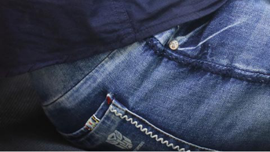 痔疮疼痛时患者可以先对肛门处清洗一下，最好选择坐浴的方式