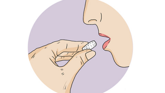 上火咳嗽的时候一定要戒烟戒酒，避免加重难受的感觉