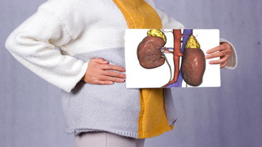 很多人在肾脏出现问题的初期就可能存在大量的水分淤积在身体的表面