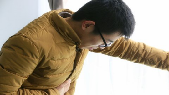 在治疗心梗的过程中，患者必须要卧床休息，注意保持环境安静、舒适和温湿度适宜