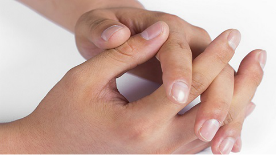 大拇指得了腱鞘炎后，如果疼痛较轻，可以先保守治疗