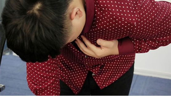 如果人们长时间的处于空气不好环境中，就很有可能会导致胸闷气短呼吸困难心慌